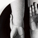 FORNASETTI - Piatto Mani Bianco/Nero